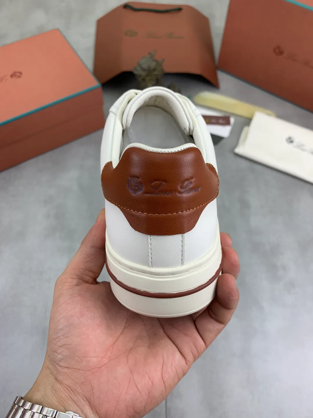 Men's men's shoes 💰P560 New style 💰High quality The latest casual shoes Loro Piana 💯Top grade💯Buy the original copy💯 Founded the existing Loro Piana company on April 24, 1924. It is now the sixth generation of family business, providing top quality products to customers who are discerning about taste and quality. Imported original fly woven fabric with cowhide fabric, plain calfskin lining. Hand-sewn thread with cowhide feet. Original packaging. High-end outsole. Size: 38-44 (customized for 45 and 46). 2️⃣ colors available.